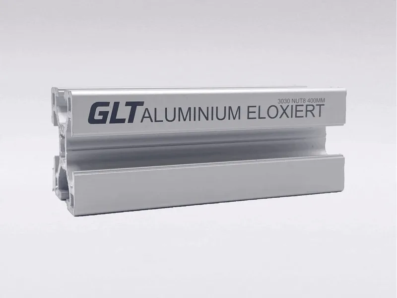 Faserlaser-Beschriftung auf einem natur eloxierten Aluminiumprofil