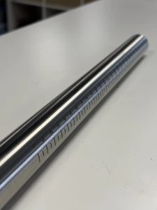 Vlaknasti laser za precizne vage na metalu